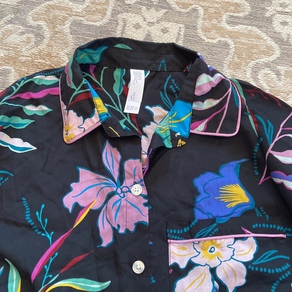 Stars Above Target Simply Cool
Notch Collar Top - Picture 4 of 6